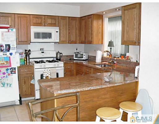 21 Winthrop Road Monroe Township, NJ 08831 - Photo 11 of 17 Gallery Image 11