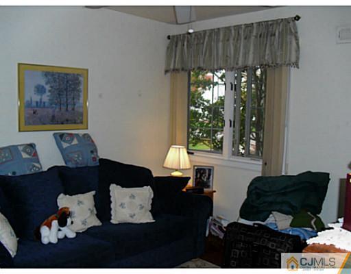 21 Winthrop Road Monroe Township, NJ 08831 - Photo 12 of 17 Gallery Image 12