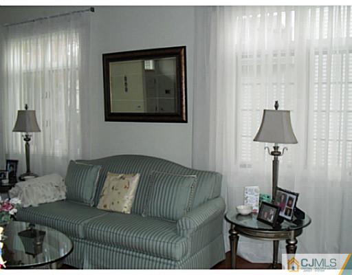 21 Winthrop Road Monroe Township, NJ 08831 - Photo 13 of 17 Gallery Image 13