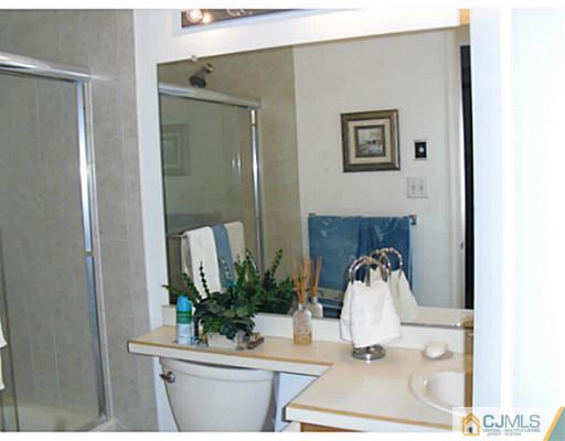21 Winthrop Road Monroe Township, NJ 08831 - Photo 14 of 17 Gallery Image 14