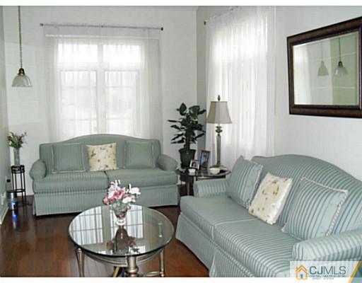 21 Winthrop Road Monroe Township, NJ 08831 - Photo 5 of 17 Gallery Image 5