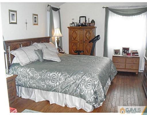 21 Winthrop Road Monroe Township, NJ 08831 - Photo 7 of 17 Gallery Image 7
