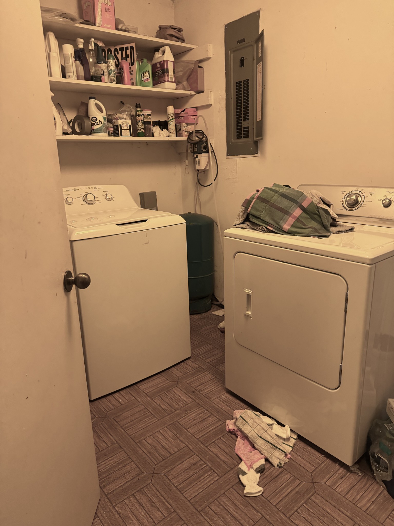 110 Lambert Ridge Road Wartrace, TN 37183 - Photo 5 of 11 a utility room with dryer and washer