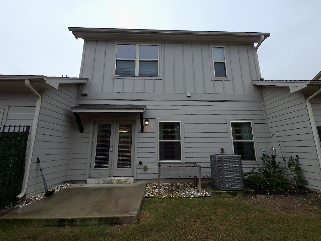 1608 Catalan Road, Unit 302 Austin, TX 78748 - Photo 20 of 21 a front view of a house with a yard