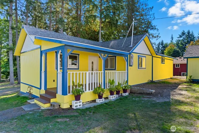 a view of a house with backyard and sitting area
