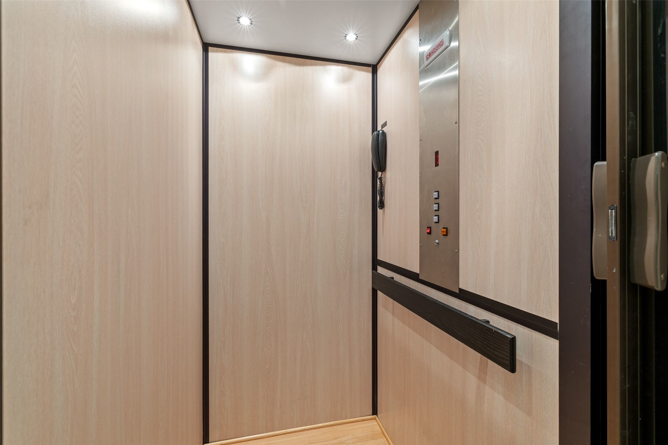 1529 Barton Springs Road, Unit 2 Austin, TX 78704 - Photo 20 of 40 a view of a hallway