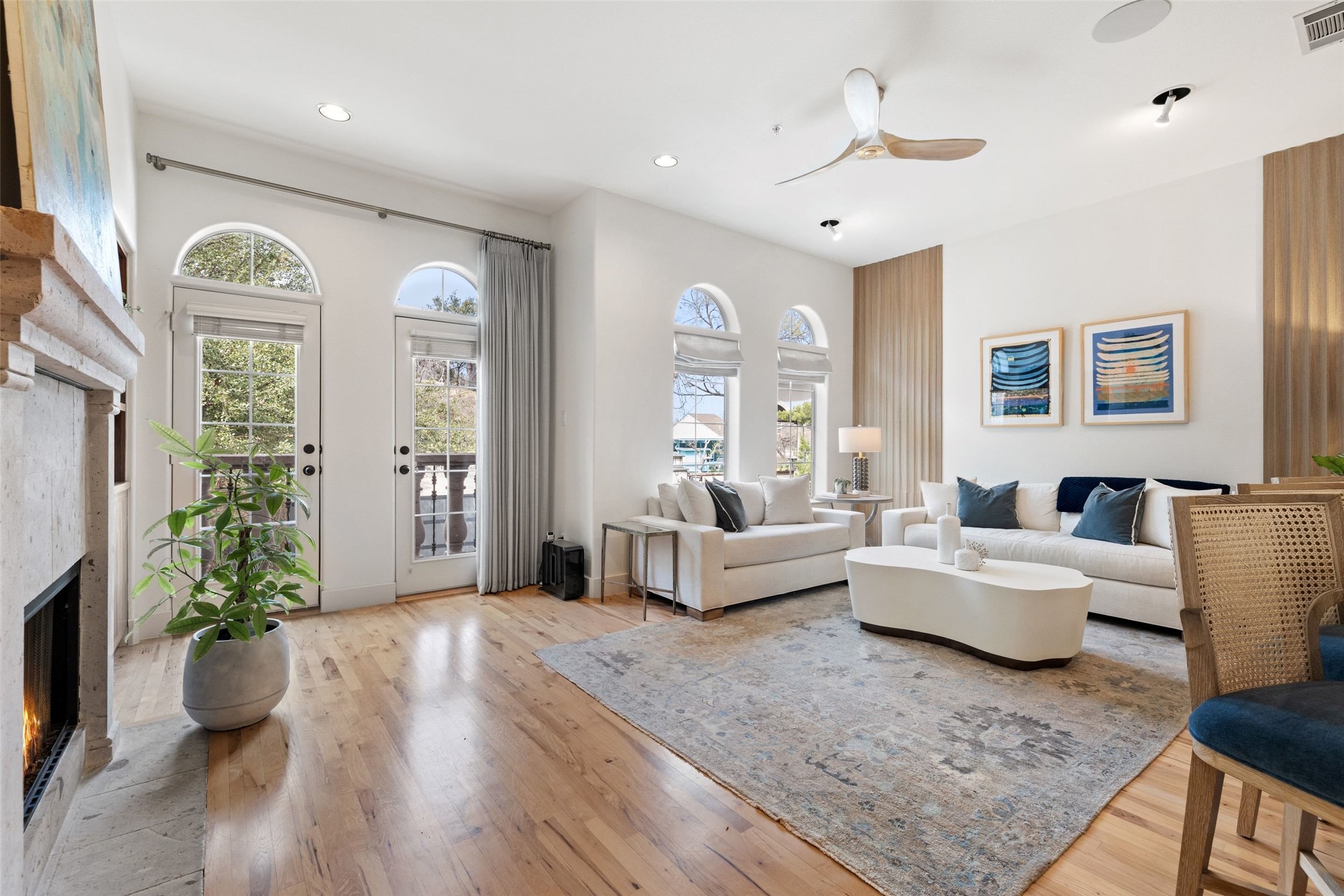 1529 Barton Springs Road, Unit 2 Austin, TX 78704 - Photo 5 of 40 a living room with furniture and a potted plant