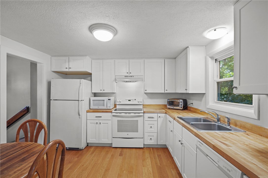302 Old County Road Smithfield, RI 02917 - Photo 15 of 40