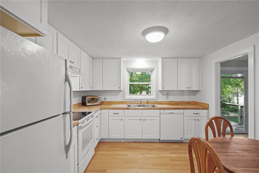 302 Old County Road Smithfield, RI 02917 - Photo 17 of 40