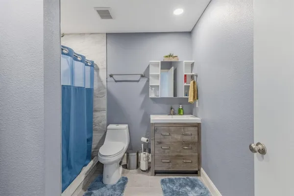 a view of a house with a big yard