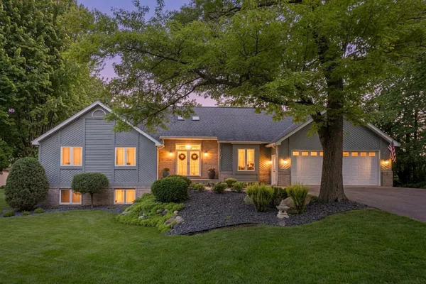 $1,050,000 | 1807 Timberline Trail, Minnetonka, MN 55305