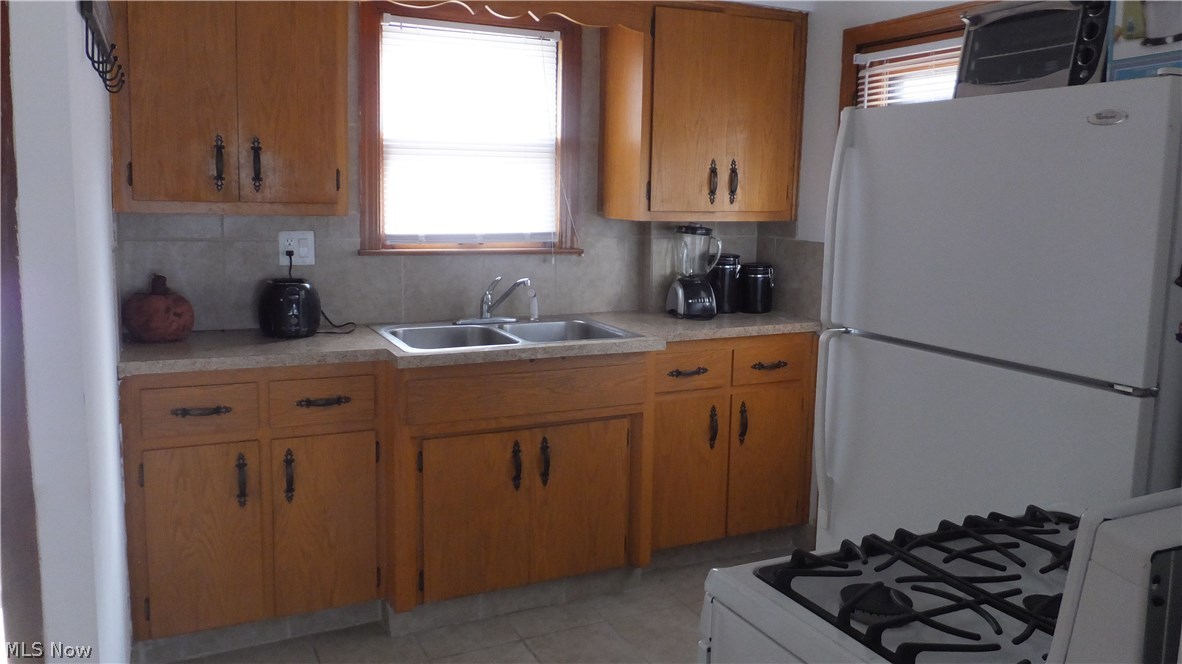 2291 Manchester Road Akron, OH 44314 - Photo 2 of 13