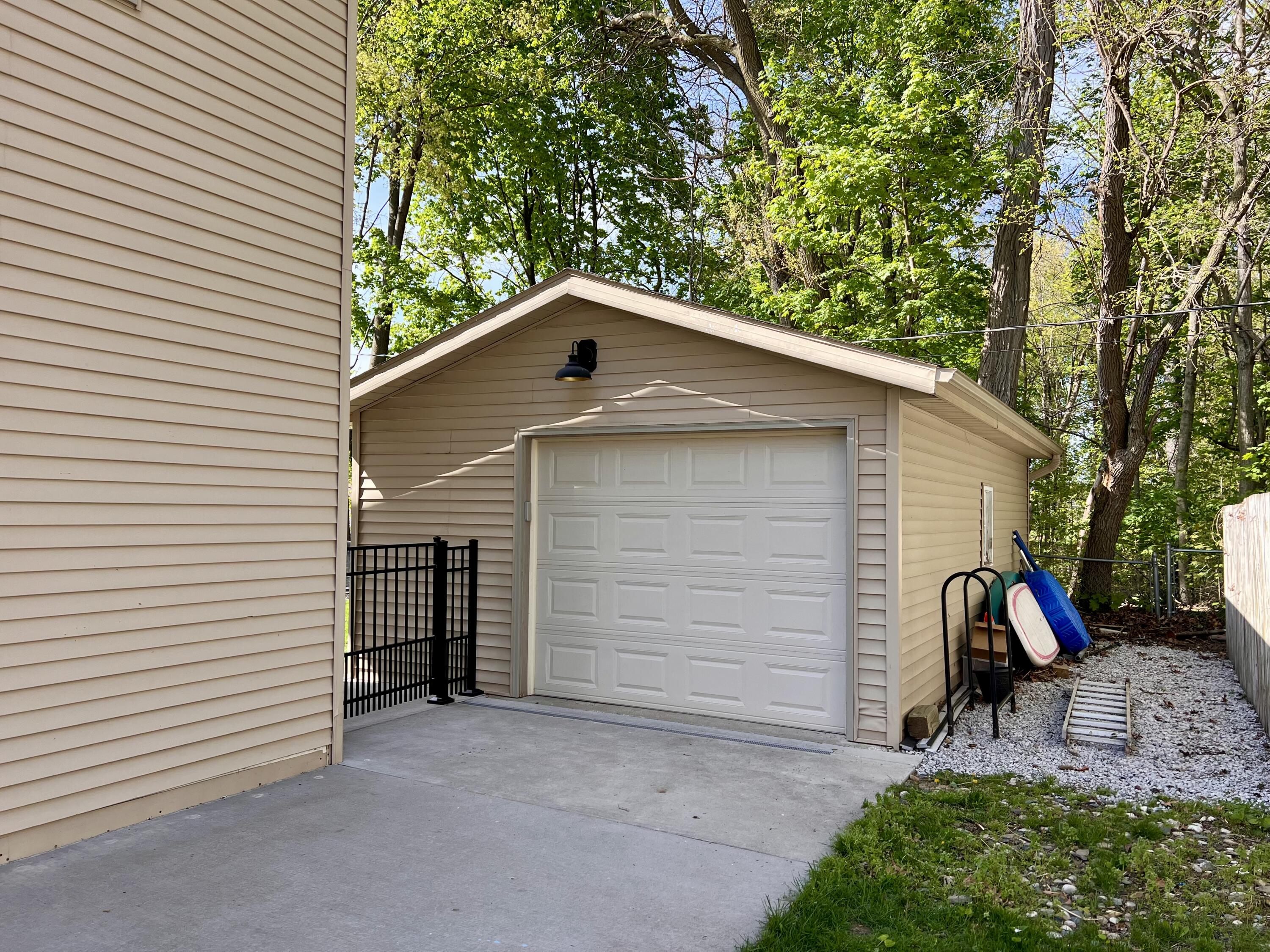 20070 Parkway Avenue Three Rivers, MI 49093 - Photo 68 of 73 smallgarage