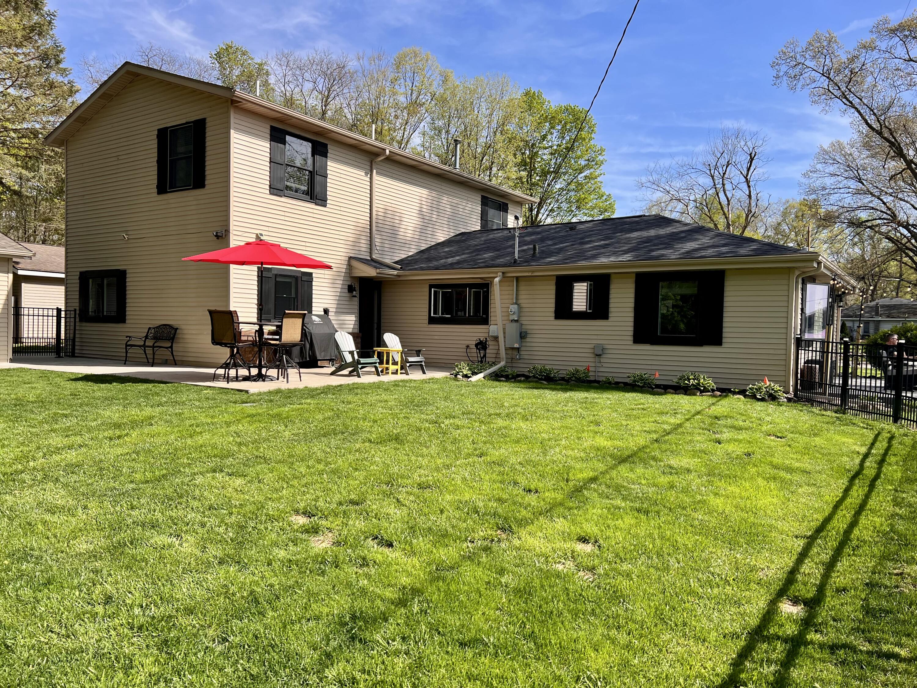 20070 Parkway Avenue Three Rivers, MI 49093 - Photo 8 of 73 sidehouse