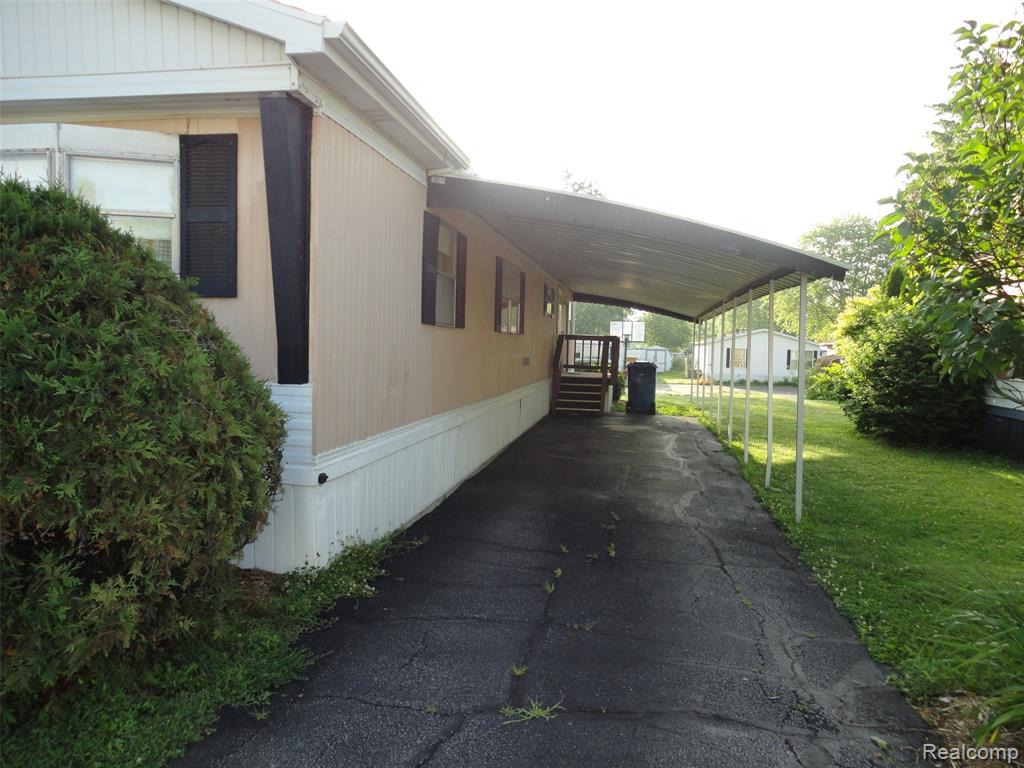 68 Oneida Adrian, MI 49221 - Photo 3 of 24 Gallery Image 3