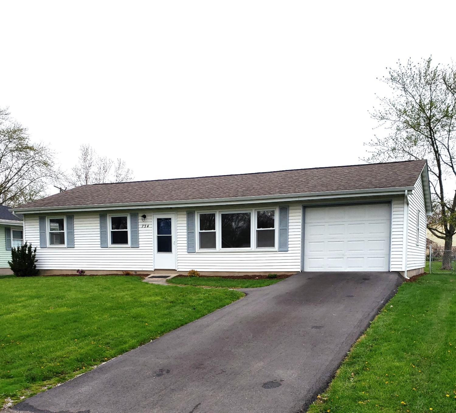 734 Governor Road Valparaiso, IN 46385 - Photo 1 of 15 a front view of house with yard and green space