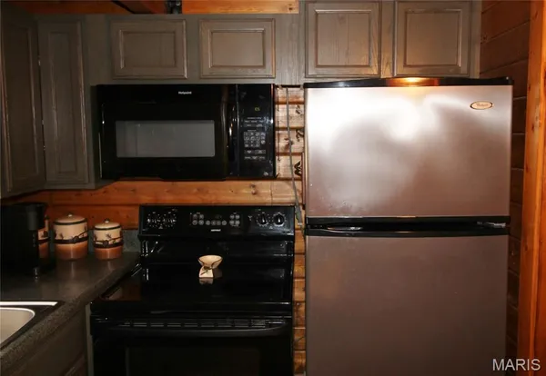 $475,000 | 1038 Mug Drive, Macks Creek, MO 65786