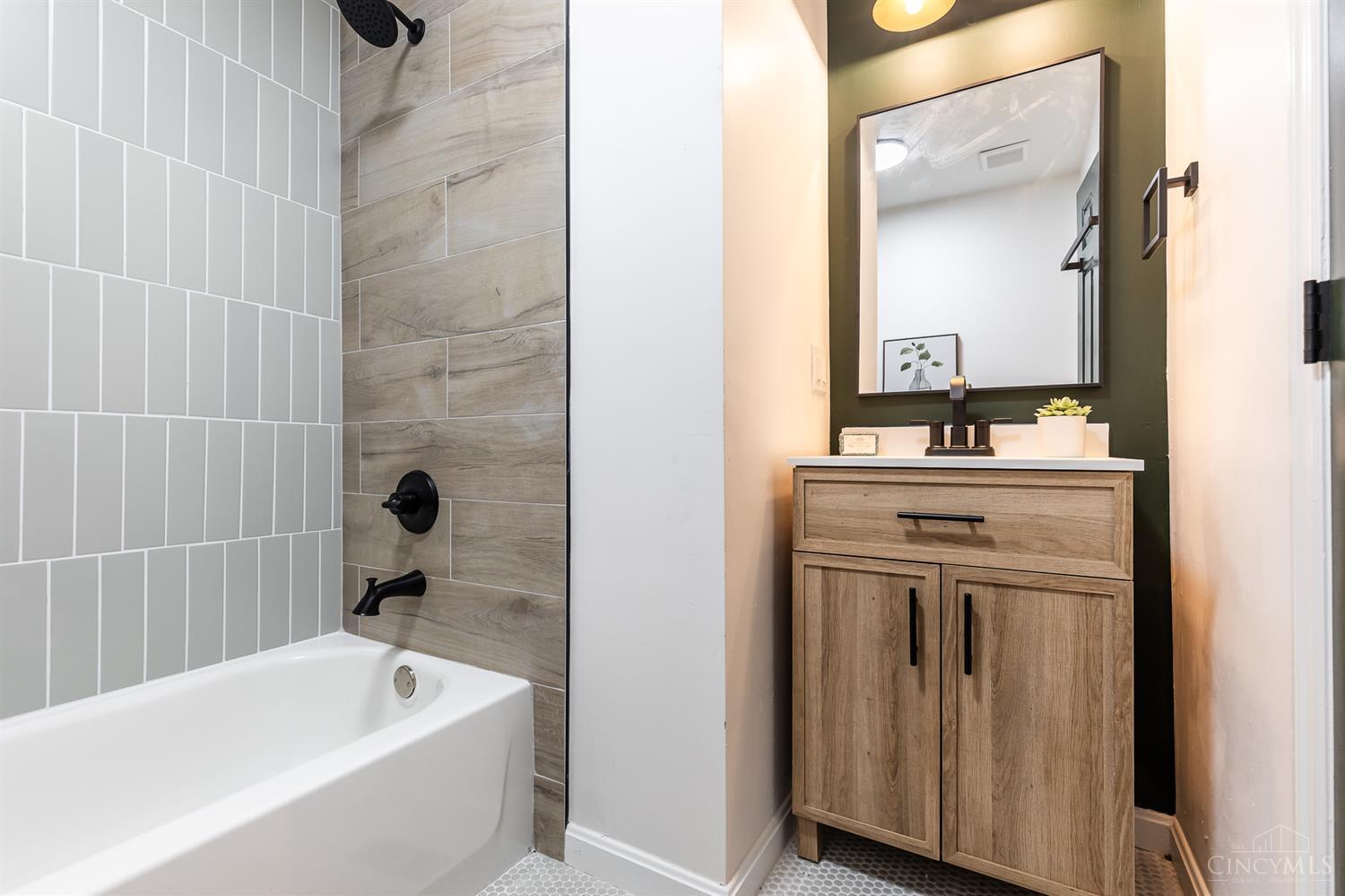 6615 Roe Street Cincinnati, OH 45227 - Photo 18 of 41 Gallery Image 18
