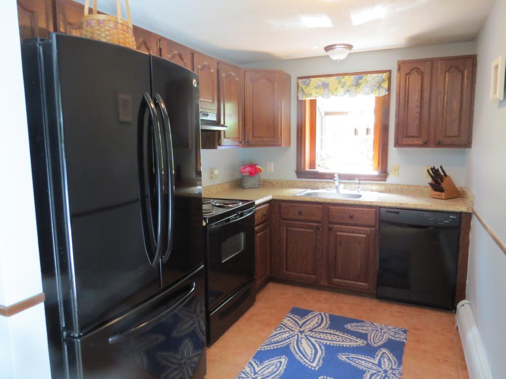 95 Hampstead Road Sandown, NH 03873 - Photo 2 of 16