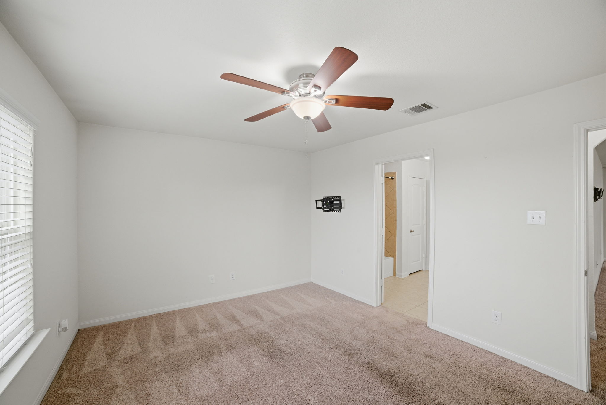 107 Millers Loop Jarrell, TX 76537 - Photo 23 of 31 a view of an empty room