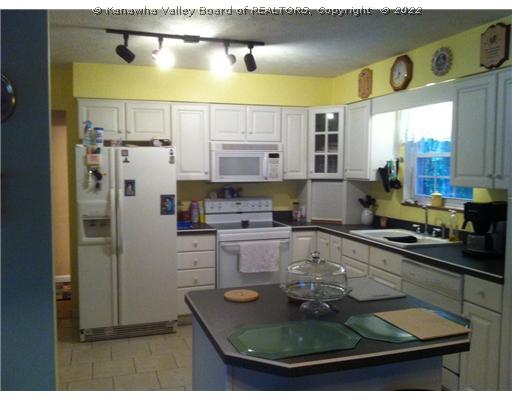 115 McGovran Road Charleston, WV 25314 - Photo 2 of 8 Kitchen.