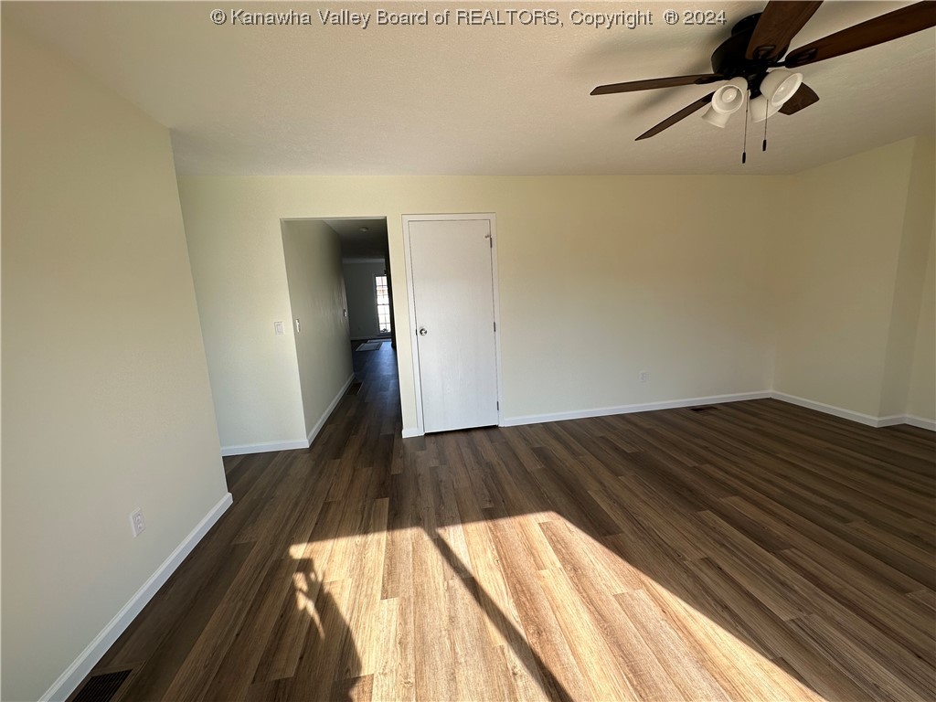 24 Warwick Road Point Pleasant, WV 25550 - Photo 12 of 27 Family Room looking into living Room