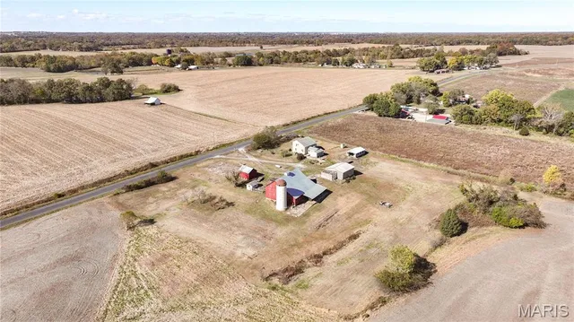 $325,000 | 15176 Lageman Road, Godfrey, IL 62035