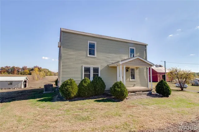 $325,000 | 15176 Lageman Road, Godfrey, IL 62035