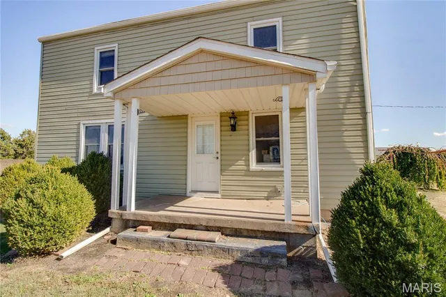 $325,000 | 15176 Lageman Road, Godfrey, IL 62035