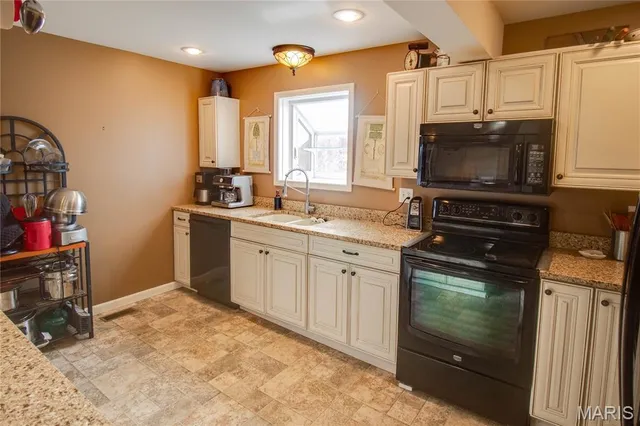 $325,000 | 15176 Lageman Road, Godfrey, IL 62035