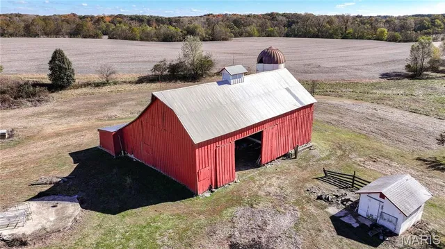 $325,000 | 15176 Lageman Road, Godfrey, IL 62035