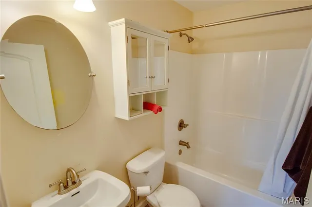 $325,000 | 15176 Lageman Road, Godfrey, IL 62035