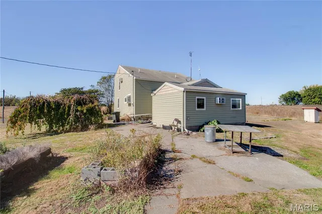 $325,000 | 15176 Lageman Road, Godfrey, IL 62035