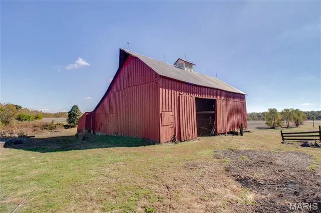 $325,000 | 15176 Lageman Road, Godfrey, IL 62035