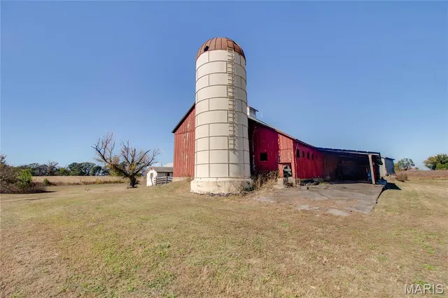 $325,000 | 15176 Lageman Road, Godfrey, IL 62035