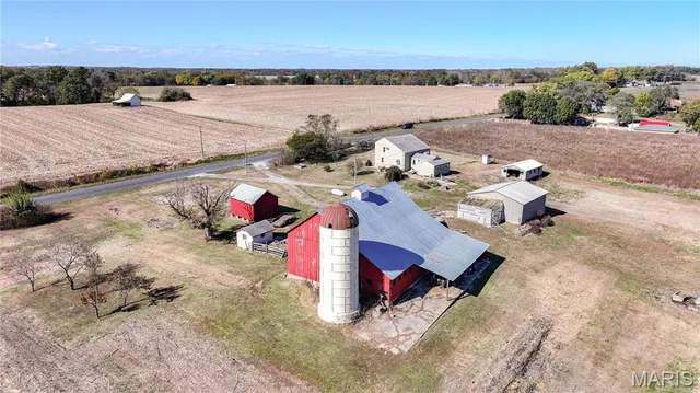 $325,000 | 15176 Lageman Road, Godfrey, IL 62035