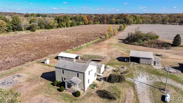 $325,000 | 15176 Lageman Road, Godfrey, IL 62035