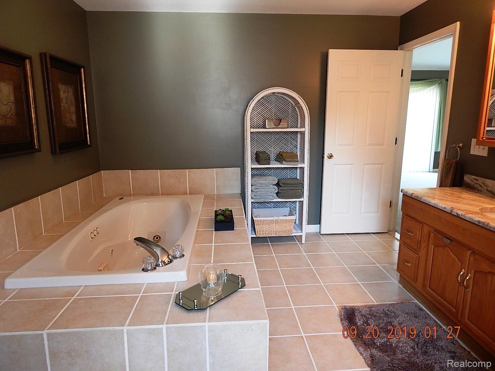 7905 Munger Road Ypsilanti, MI 48197 - Photo 29 of 73 masterbath5.JPG