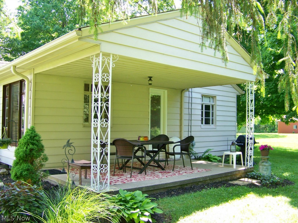 5710 Ridge Road Wadsworth, OH 44281 - Photo 13 of 15 Covered porch