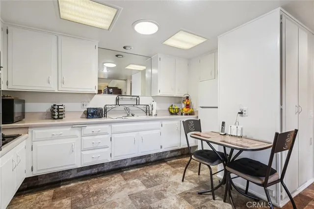 $386,000 | 1181 Oakmont Road, Unit 197H, Seal Beach, CA 90740