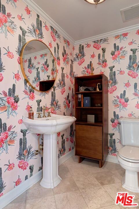 3827 Castle View Road Agoura Hills, CA 91301 - Photo 20 of 74 a spacious bathroom with a sink and a mirror