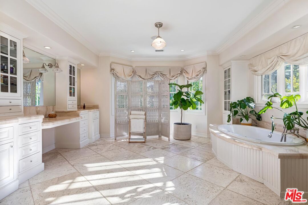 3827 Castle View Road Agoura Hills, CA 91301 - Photo 43 of 74