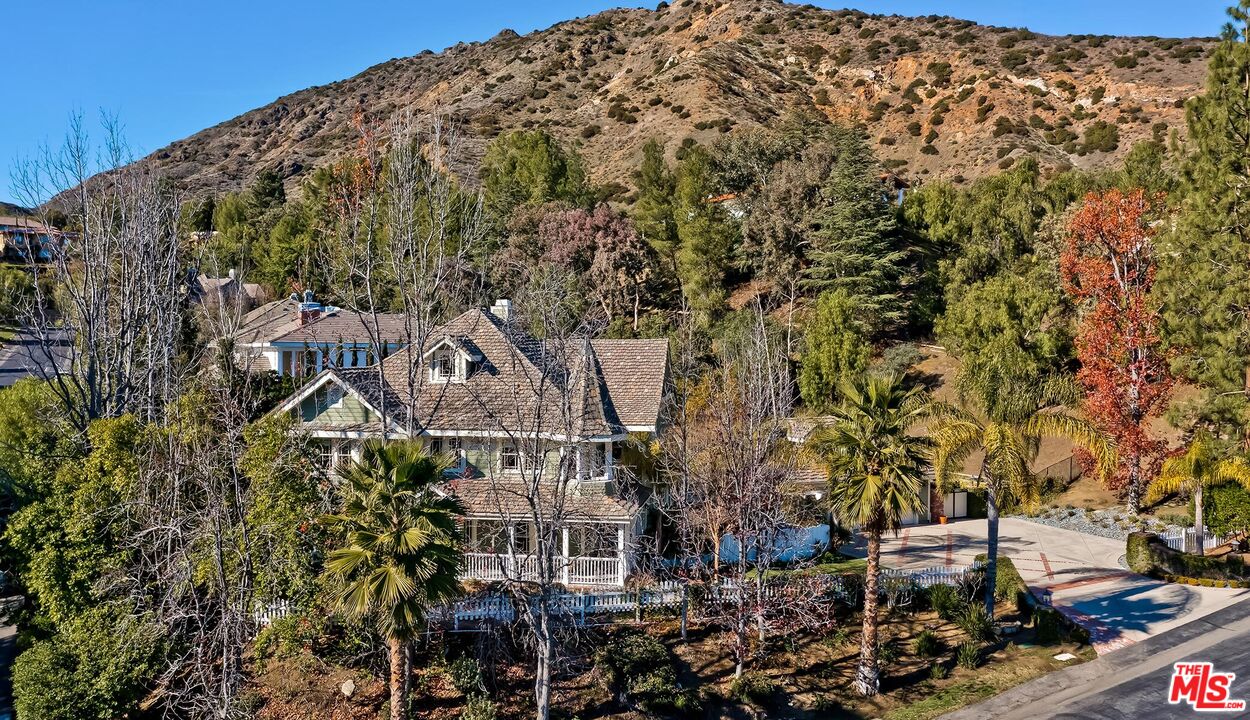 3827 Castle View Road Agoura Hills, CA 91301 - Photo 67 of 74 a view of a large building