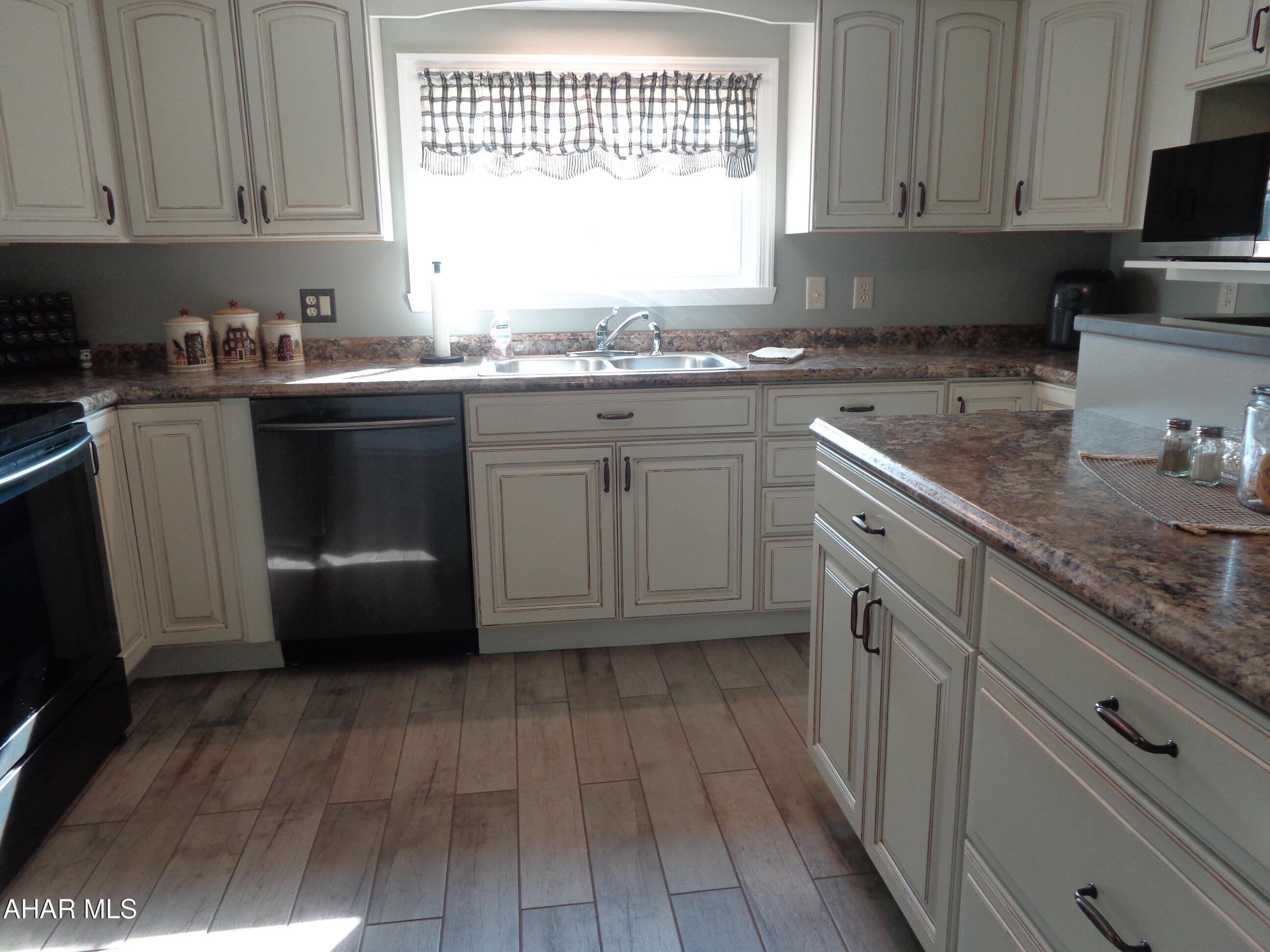 307 Klein Road Hollidaysburg, PA 16648 - Photo 2 of 66