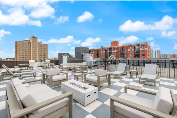 $4,050 | 3217 North Clark Street, Unit 301, Chicago, IL 60657