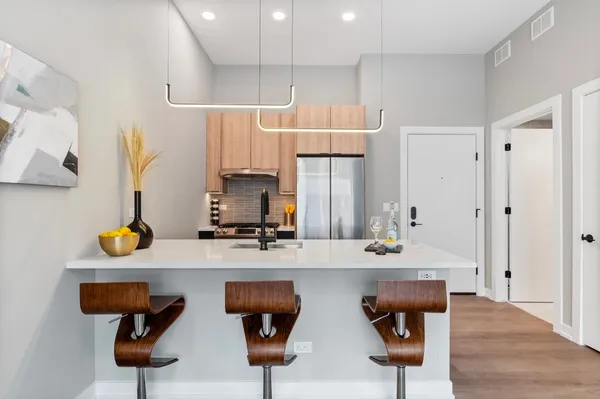 $4,050 | 3217 North Clark Street, Unit 301, Chicago, IL 60657