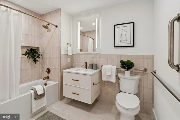 $2,040 | 20-30 West Allens Lane, Unit 310, Philadelphia, PA 19119