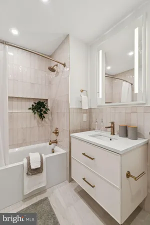 $2,040 | 20-30 West Allens Lane, Unit 310, Philadelphia, PA 19119