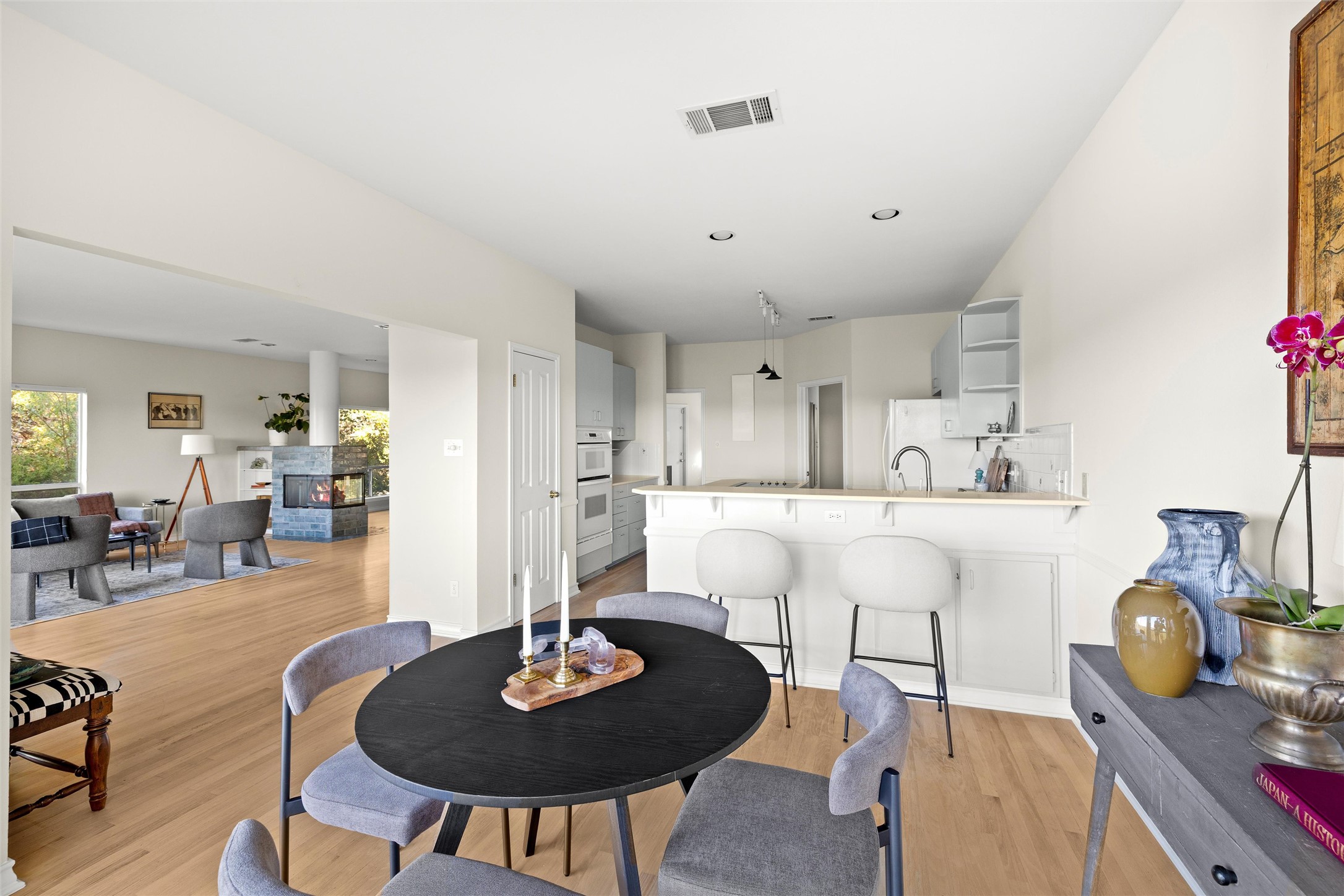 5926 Northwest Place Austin, TX 78731 - Photo 23 of 40 a living room with furniture and wooden floor