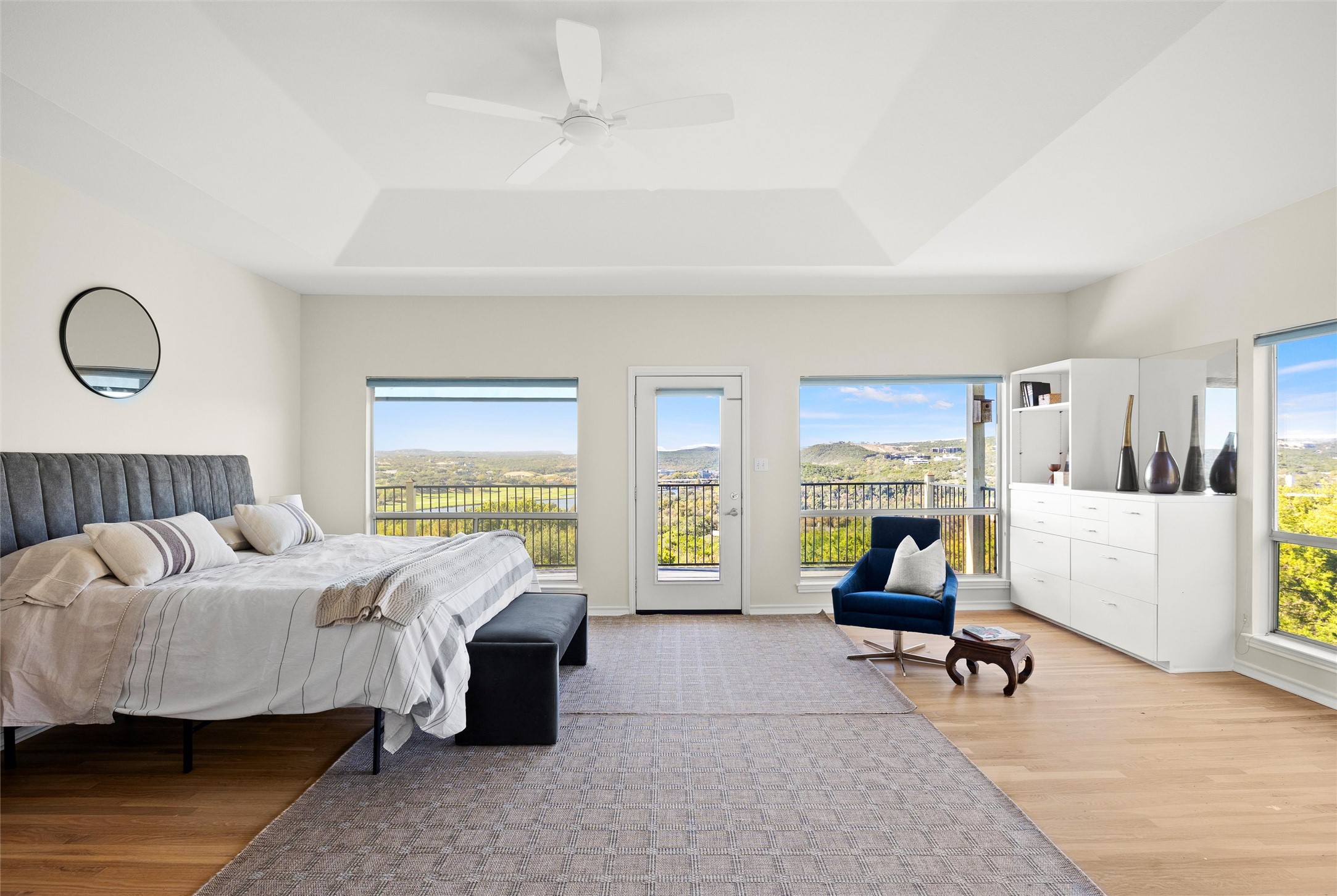 5926 Northwest Place Austin, TX 78731 - Photo 29 of 40 a bedroom with bed and a window